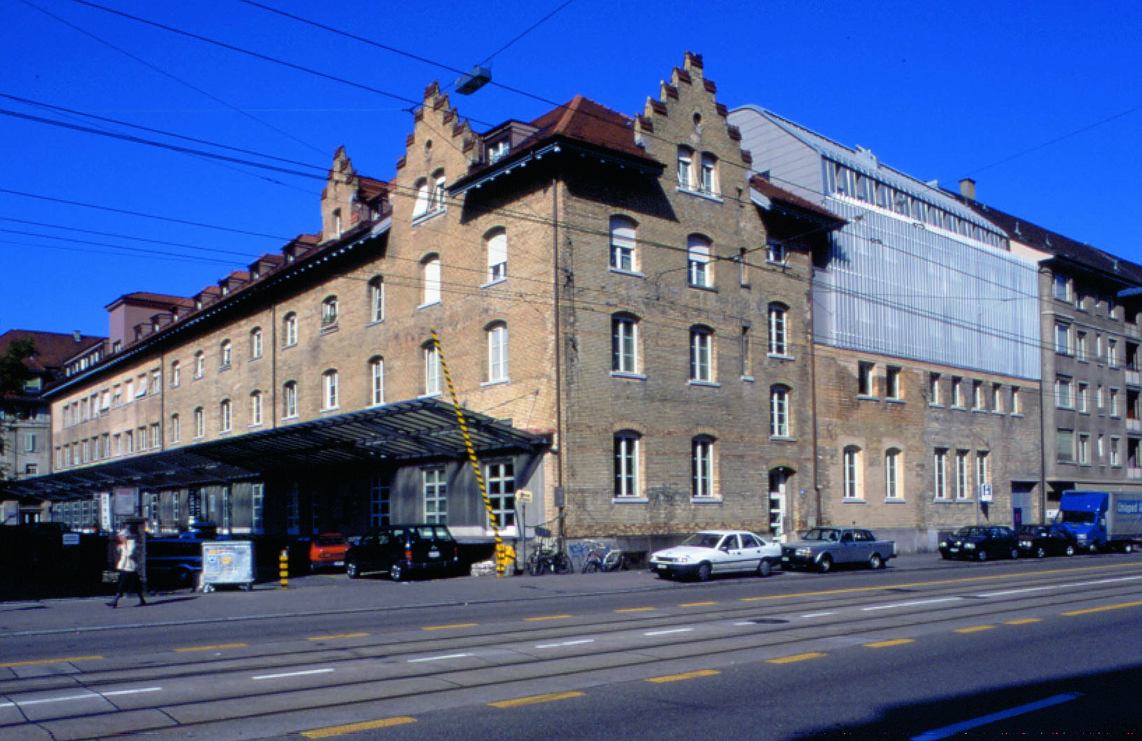 Doku_5_small Gebäudekomplex
